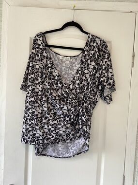 Cato Black & White V-Neck Side-Tie Blouse 26/28W EUC